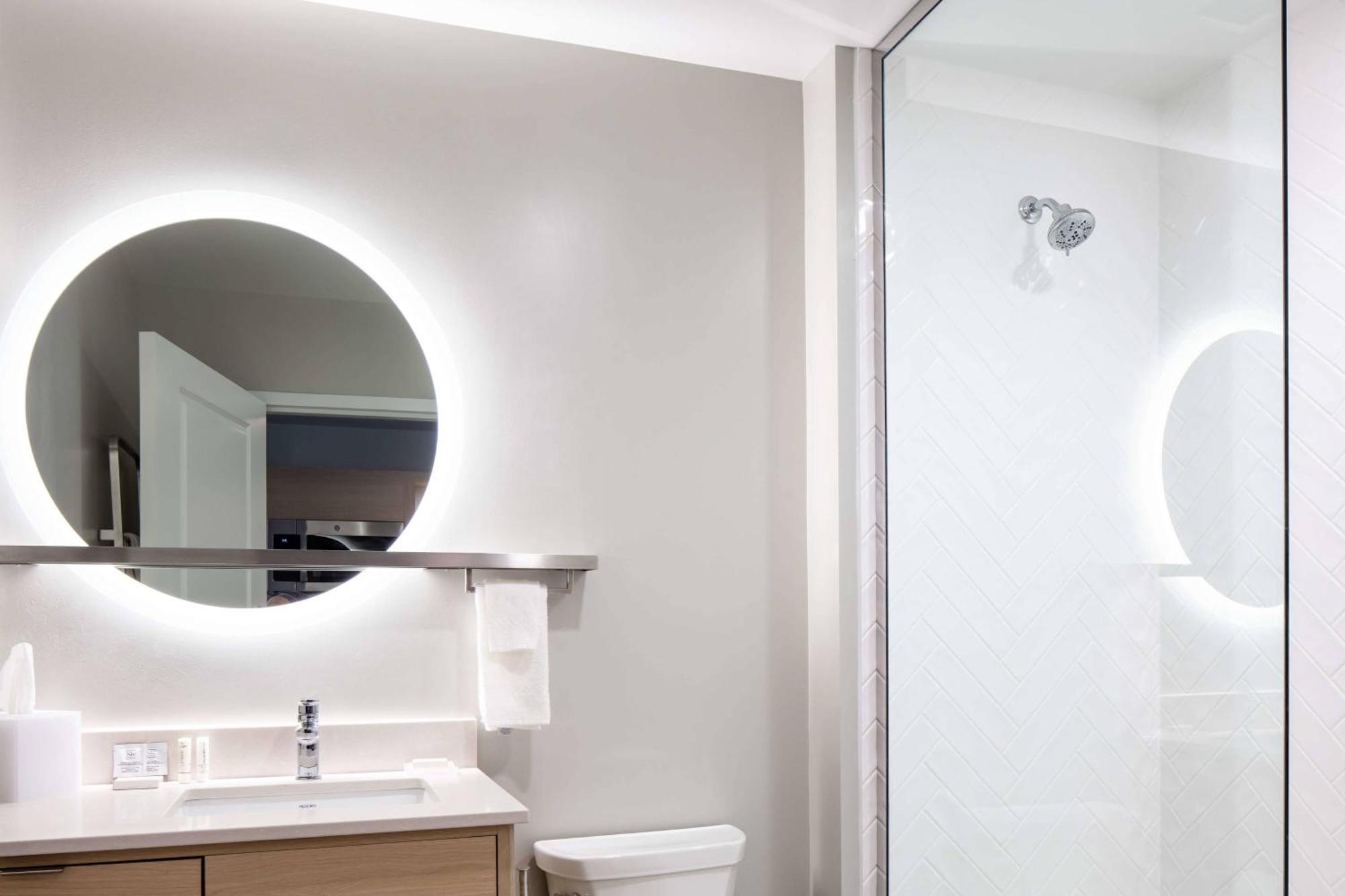 Towneplace Suites By Marriott Milwaukee West Bend Exteriér fotografie