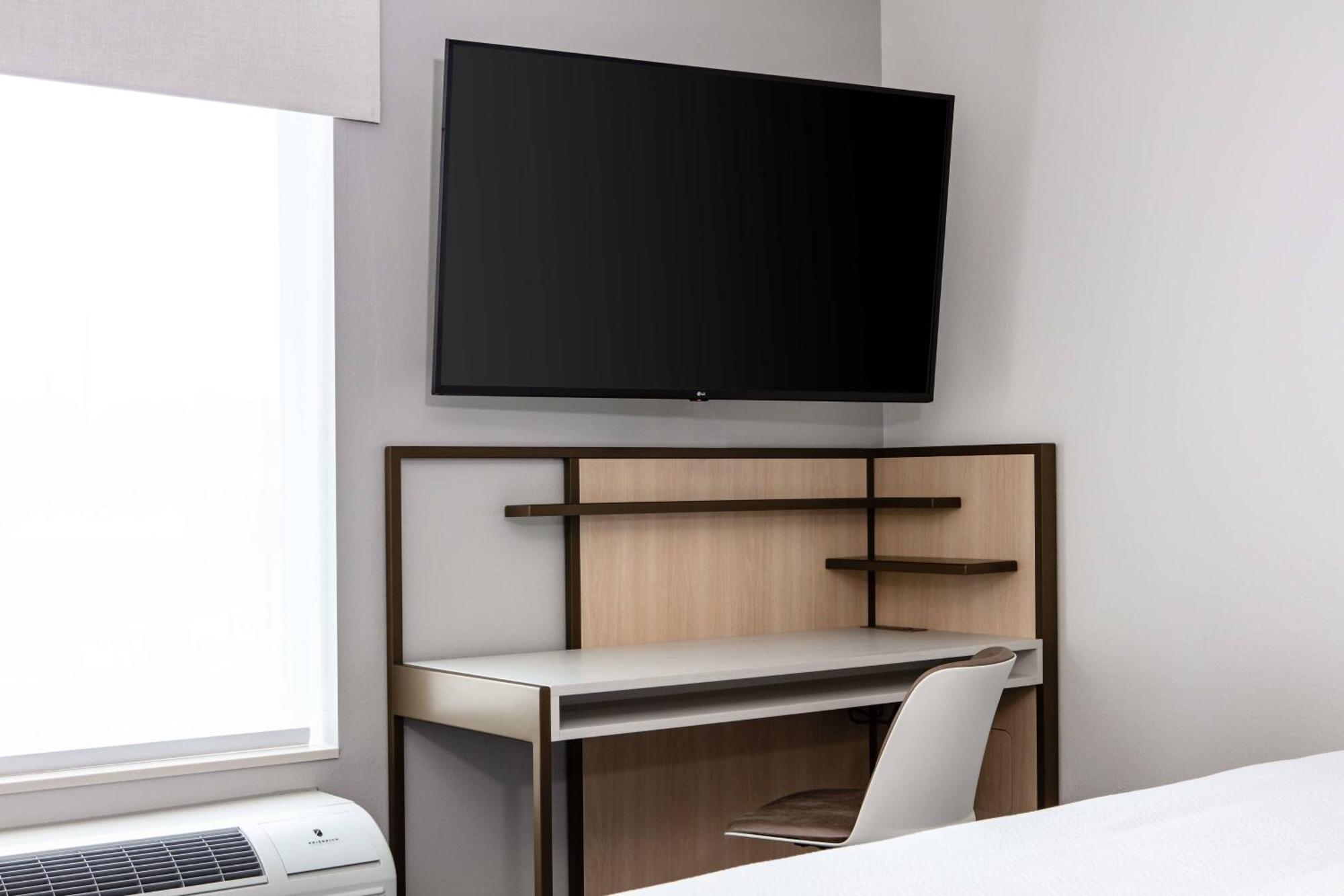Towneplace Suites By Marriott Milwaukee West Bend Exteriér fotografie