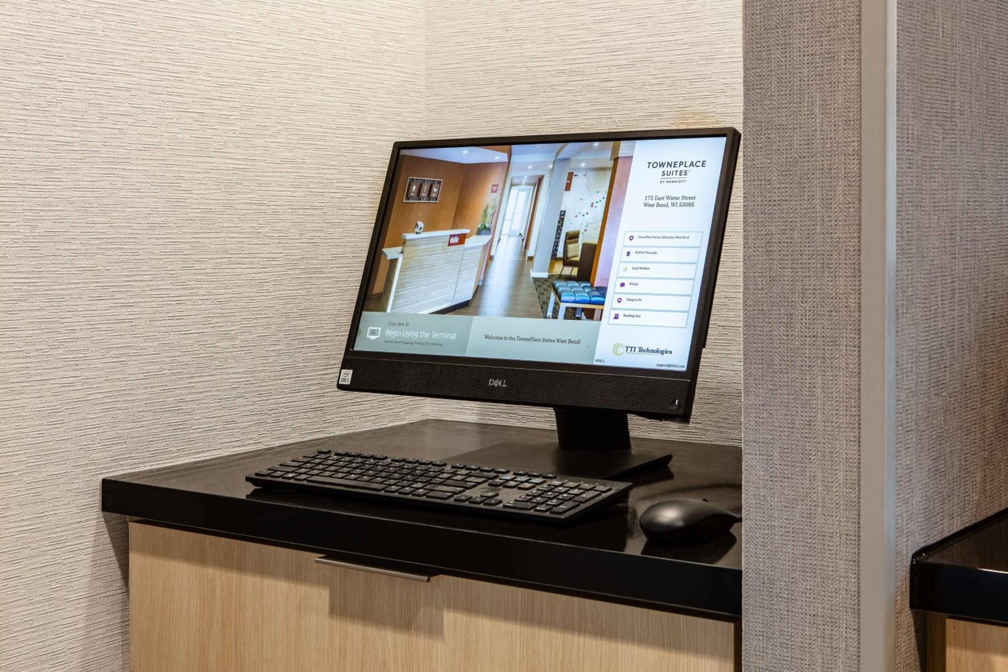 Towneplace Suites By Marriott Milwaukee West Bend Exteriér fotografie