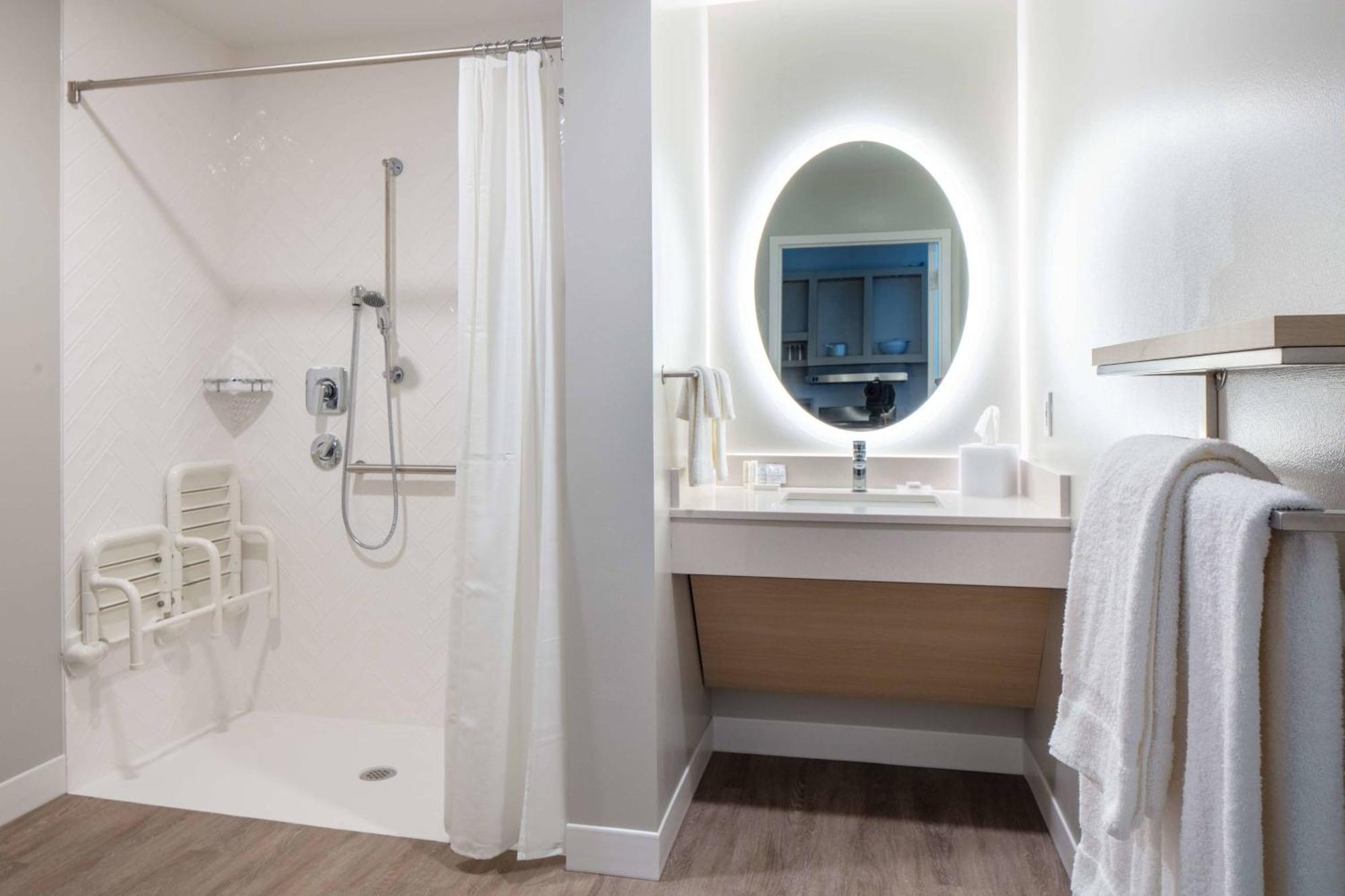 Towneplace Suites By Marriott Milwaukee West Bend Exteriér fotografie