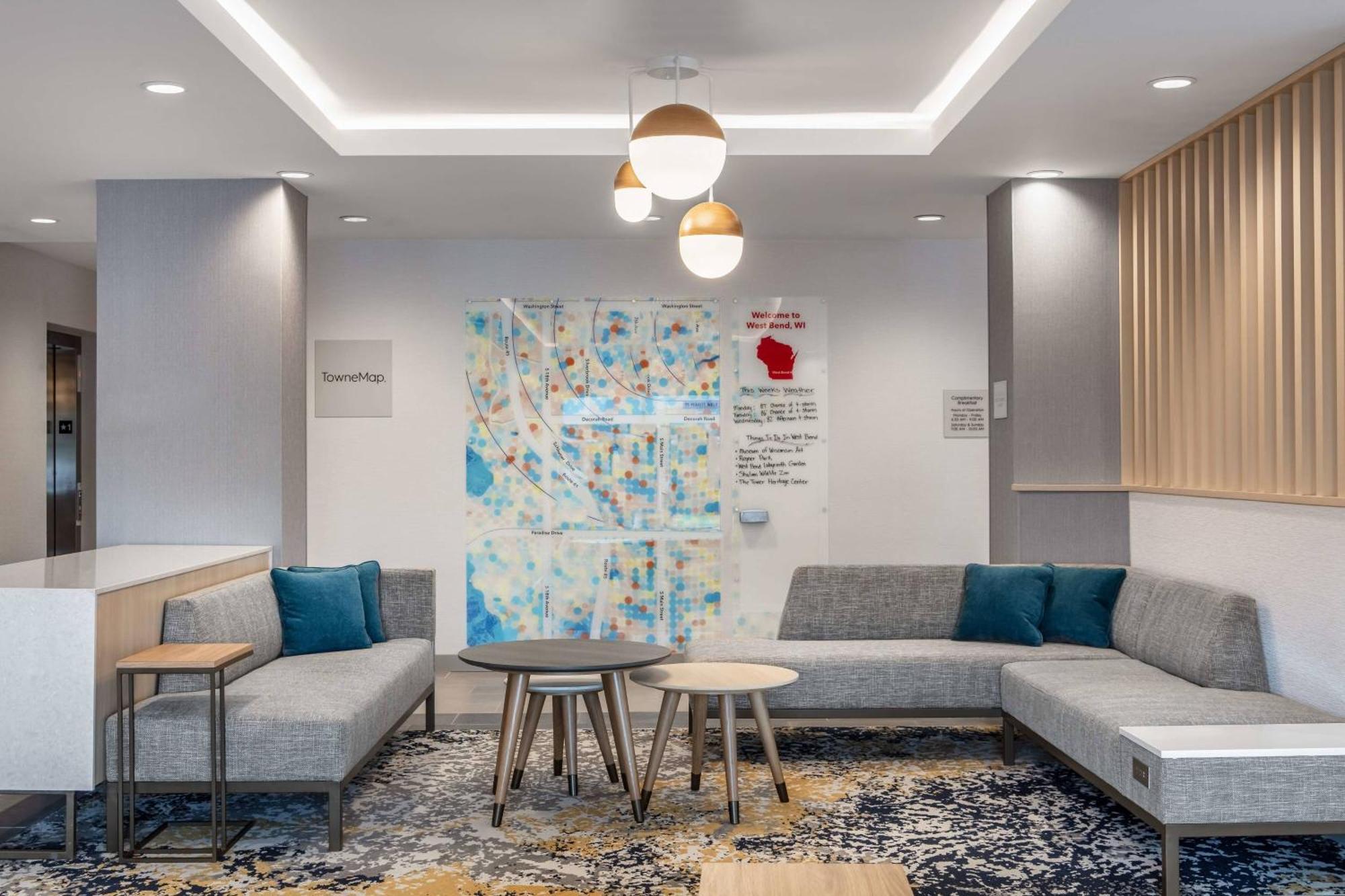 Towneplace Suites By Marriott Milwaukee West Bend Exteriér fotografie